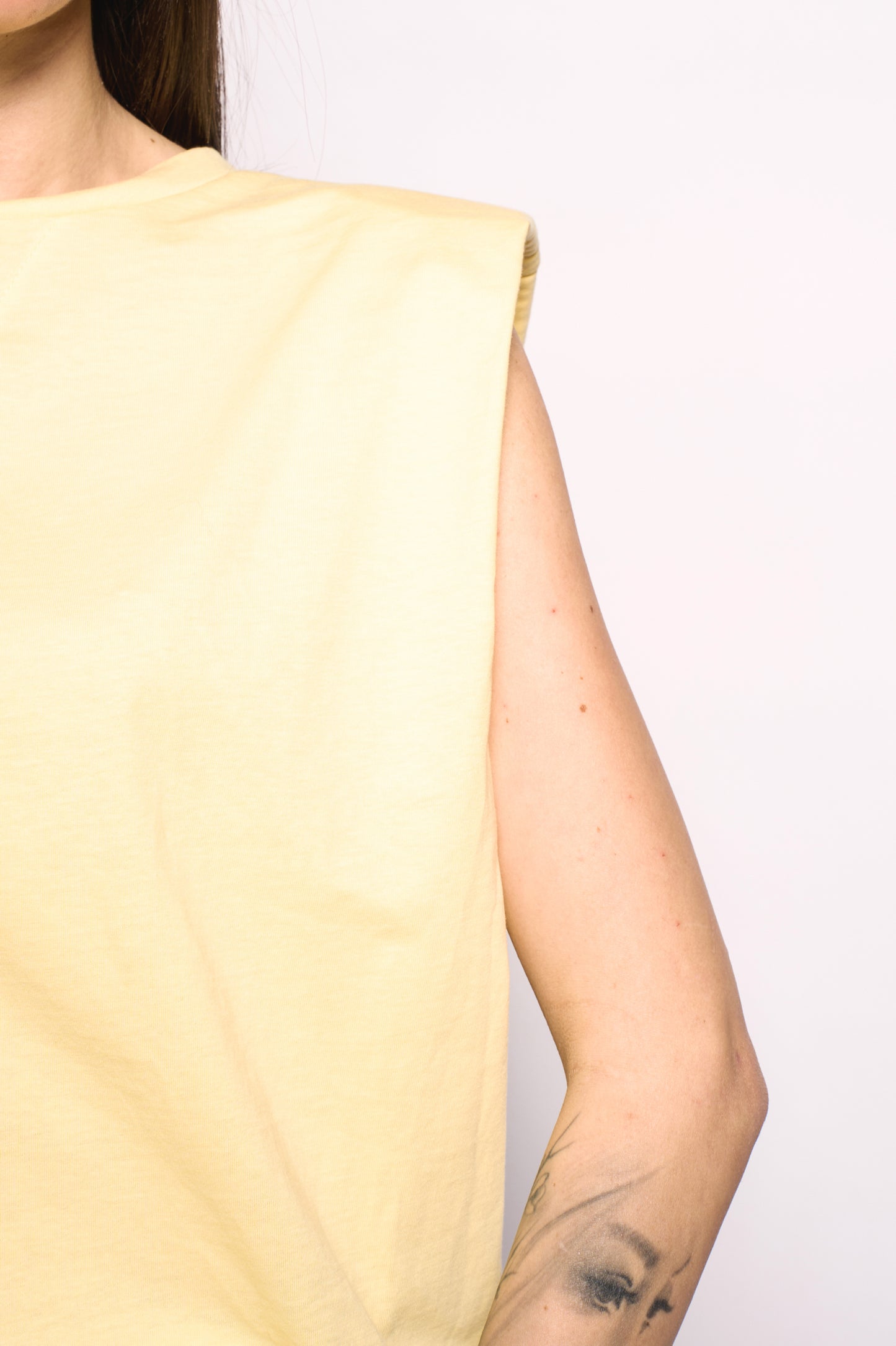 T-shirt spalline gialla