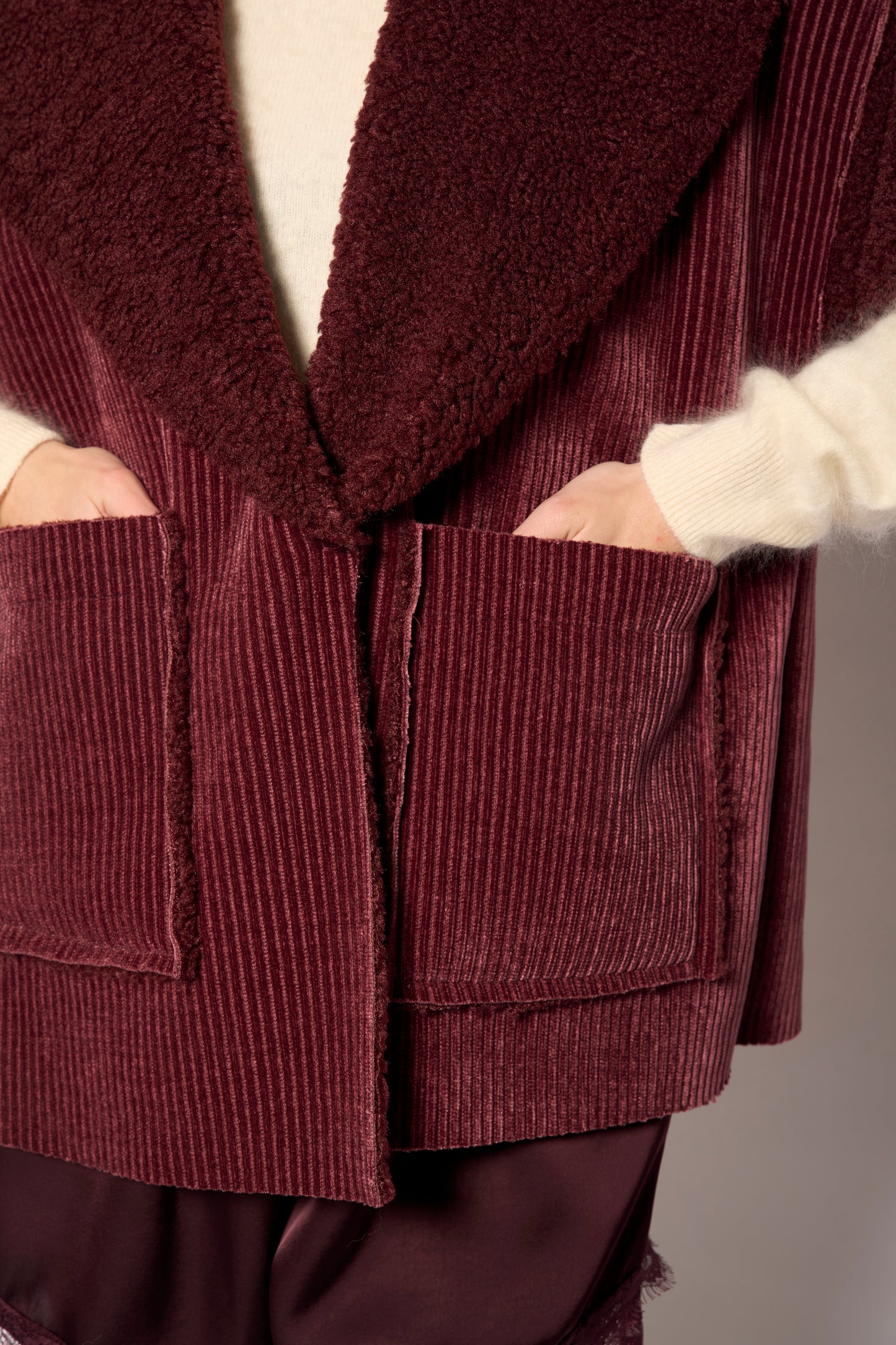 Montone smanicato bordeaux