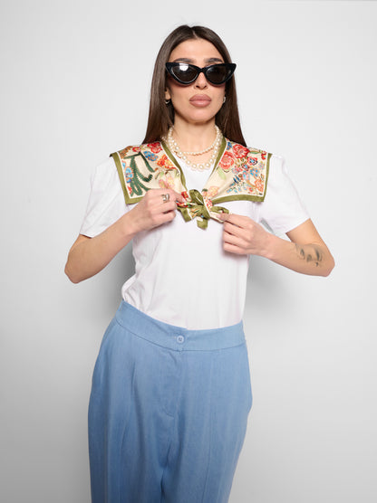 T-shirt con foulard verde