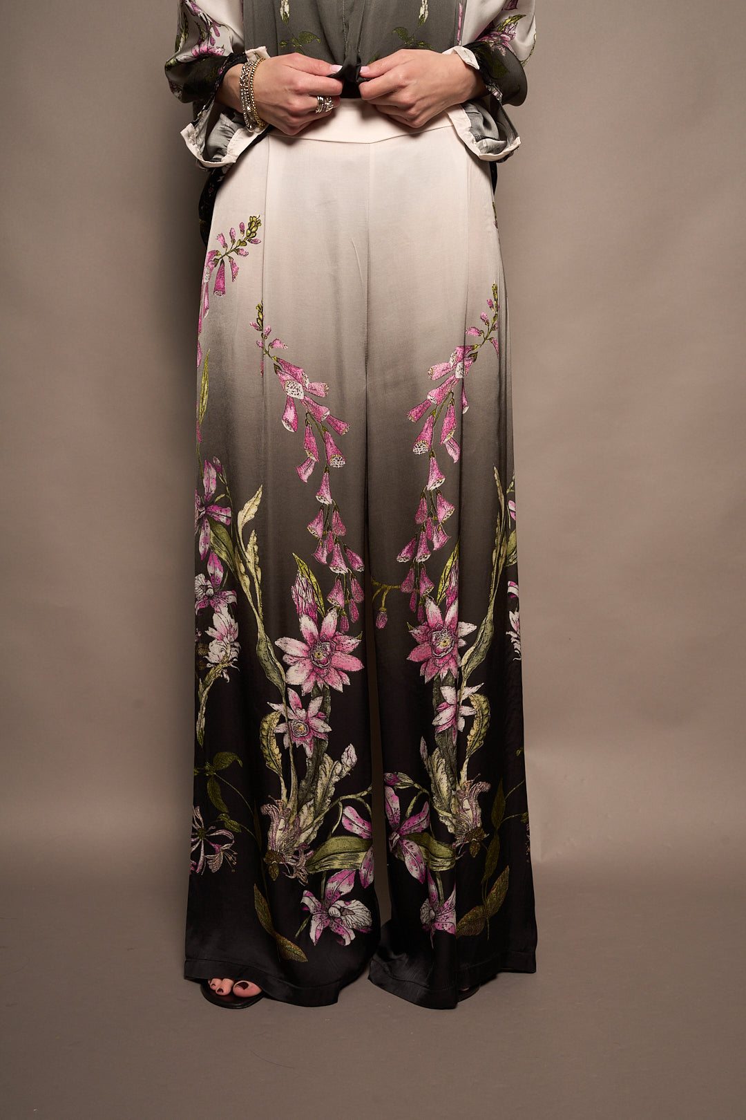 Pantalone fiori nero