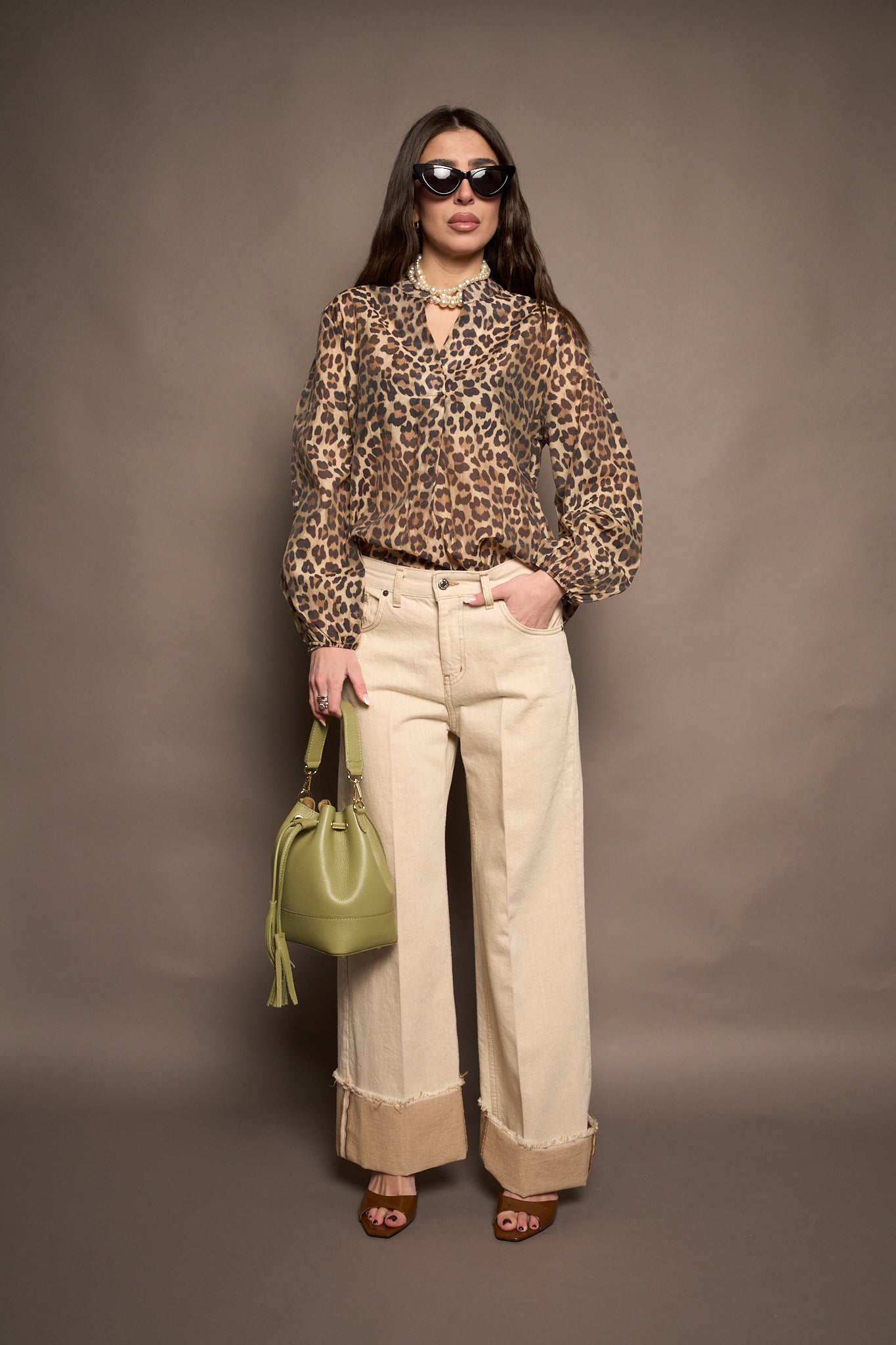 Jeans beige con piega
