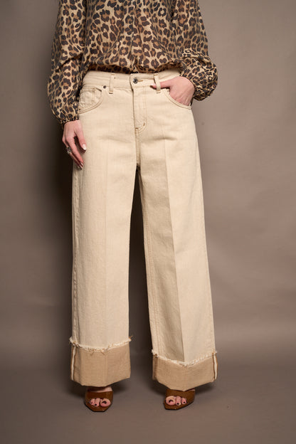 Jeans beige con piega