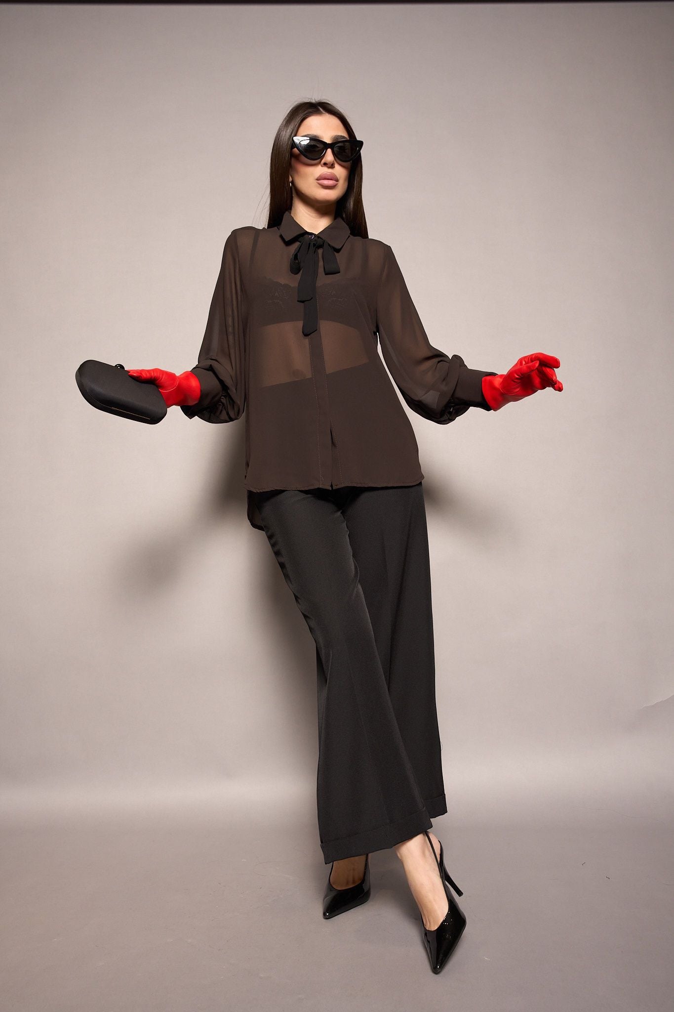 Camicia con fiocco marrone